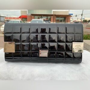 CHANEL Black Patent Leather Chocolate Bar Clutch Chain Bag
